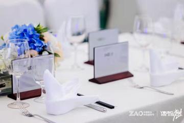 YalaTech Smart Table Signage sponserte das China Business Experience Maker Festival